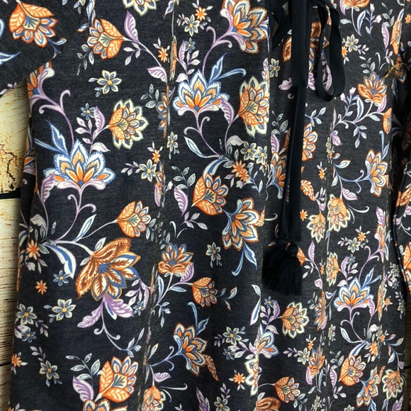 Cute top - Picture 3 of 3